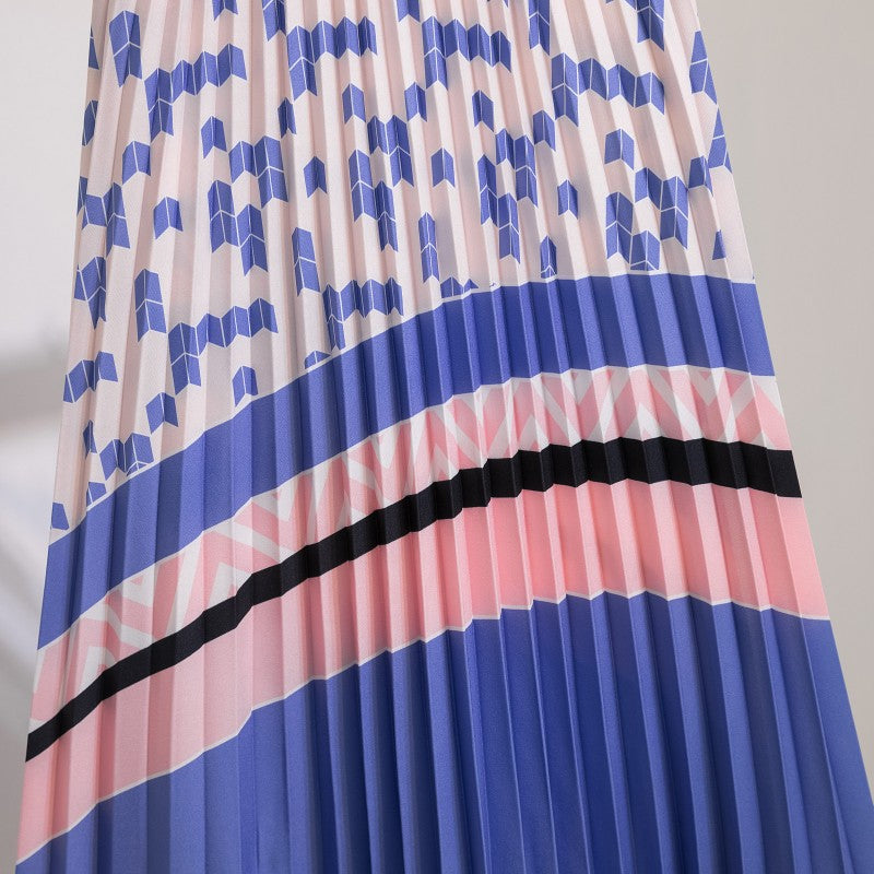 Jupe plissée imprimée, bandes bleu et rose, ligne noire, motif géométrique
