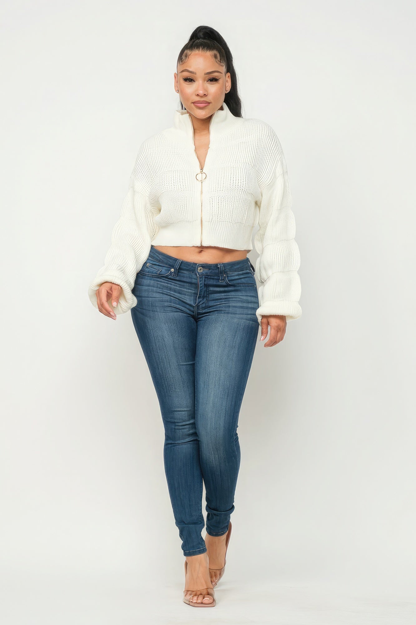 Pull court blanc cassé à fermeture éclair devant, manches longues bouffantes