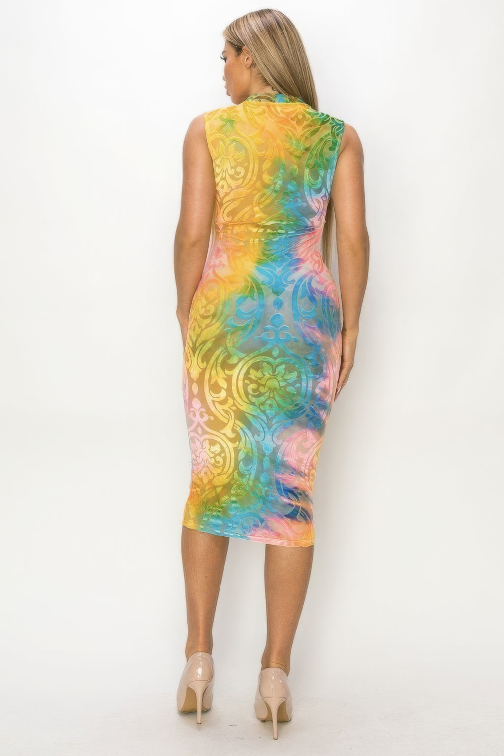 Robe midi multicolore vue de dos, dos échancré, sans manches.