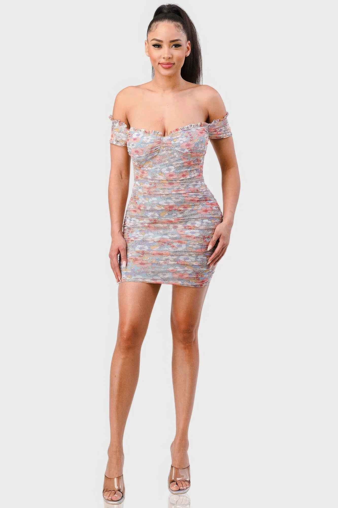 Robe courte à épaules dénudées, taille cintrée, imprimé floral multicolore.