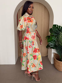 Robe mi-longue imprimée fleurs, encolure V, manches bouffantes, ceinture à nouer