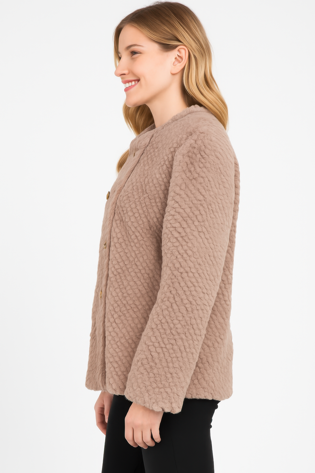 Veste fausse peau lainée texturée, beige, vue de profil avec col et manches