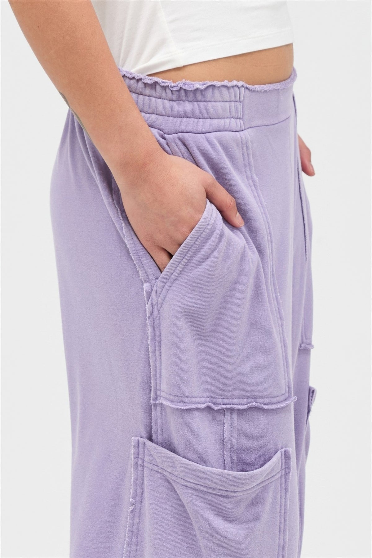 Pantalon cargo large taille haute délavé minéral lilas, taille élastique et poches