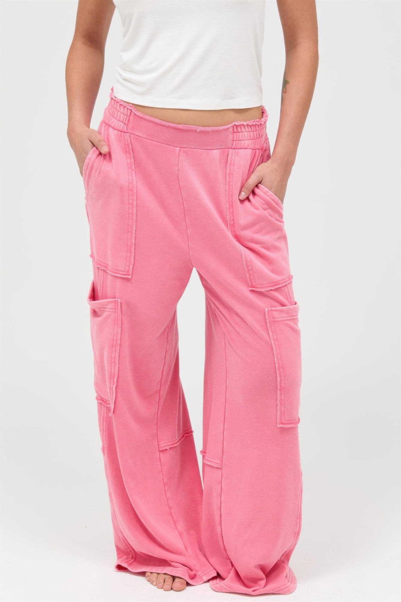 Pantalon cargo large taille haute délavé minéral rose, poches cargo et taille élastique