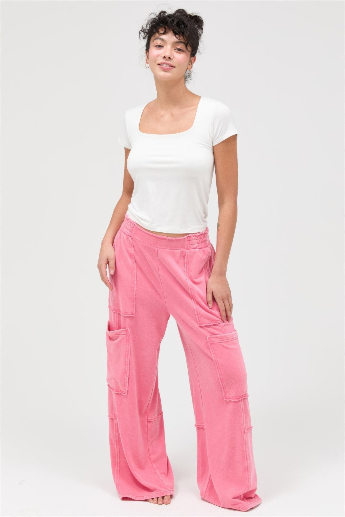 Pantalon cargo large taille haute délavé minéral rose, poches plaquées sur les jambes