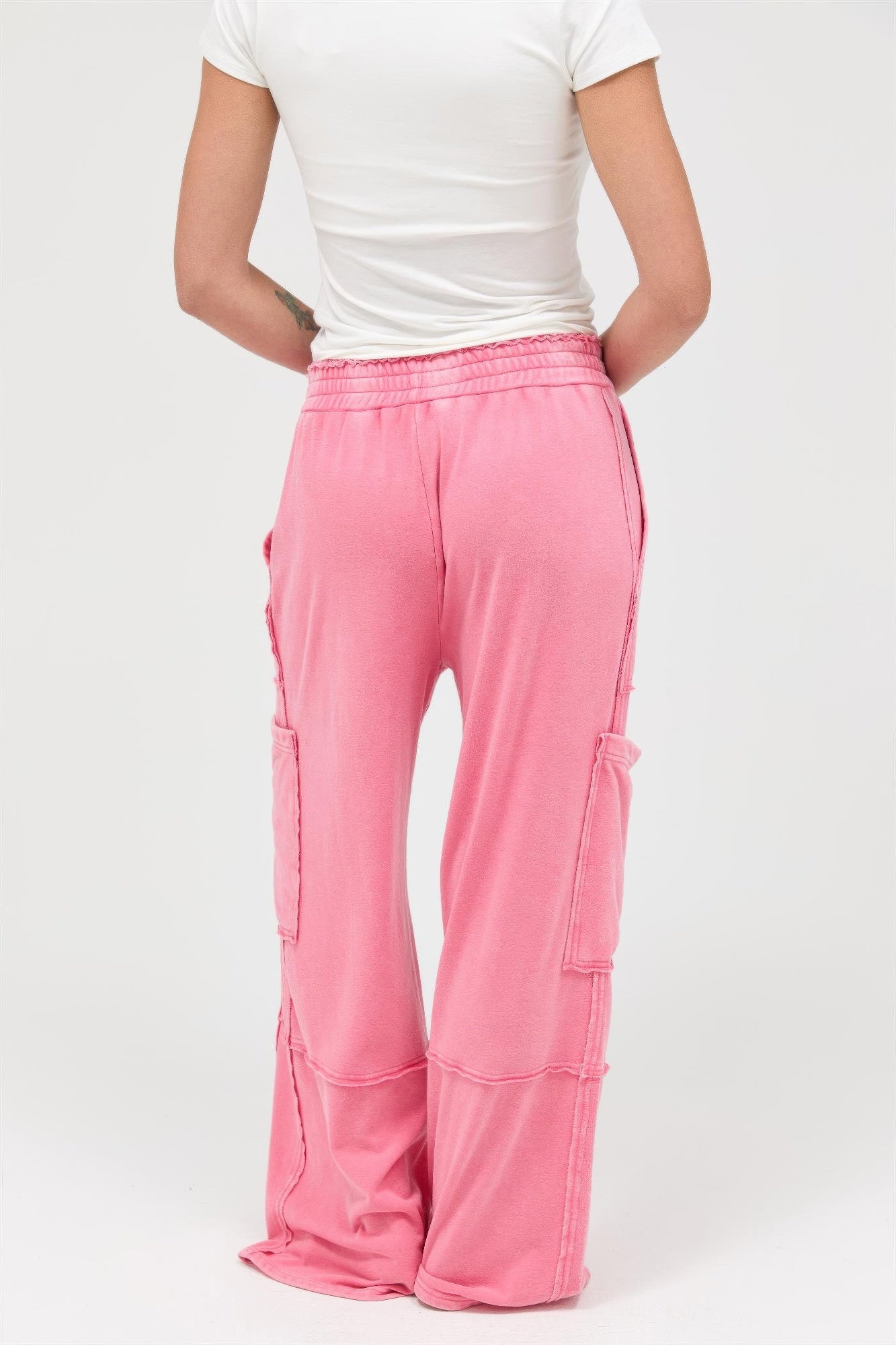 Pantalon cargo large taille haute délavé minéral rose, poches latérales et jambe ample