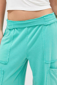 Pantalon cargo femme turquoise, taille élastique et poche plaquée sur le côté