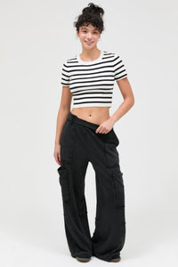 Pantalon cargo large femme noir taille haute, poches cargo, effet délavé