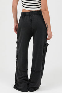 Pantalon cargo large femme noir, taille élastique, poches cargo et surpiqûres