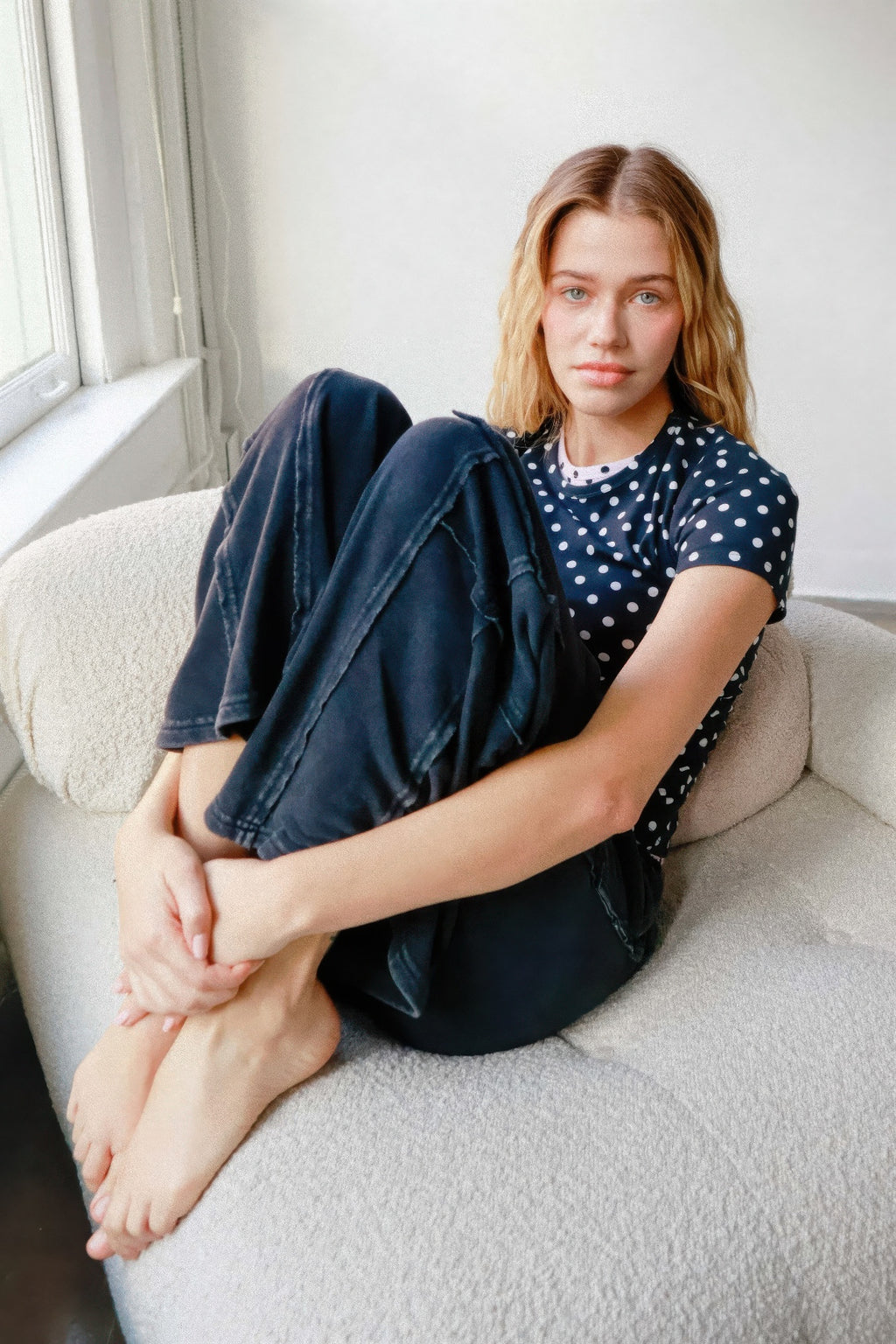 Pantalon large en denim femme bleu foncé, poches plaquées, effet délavé