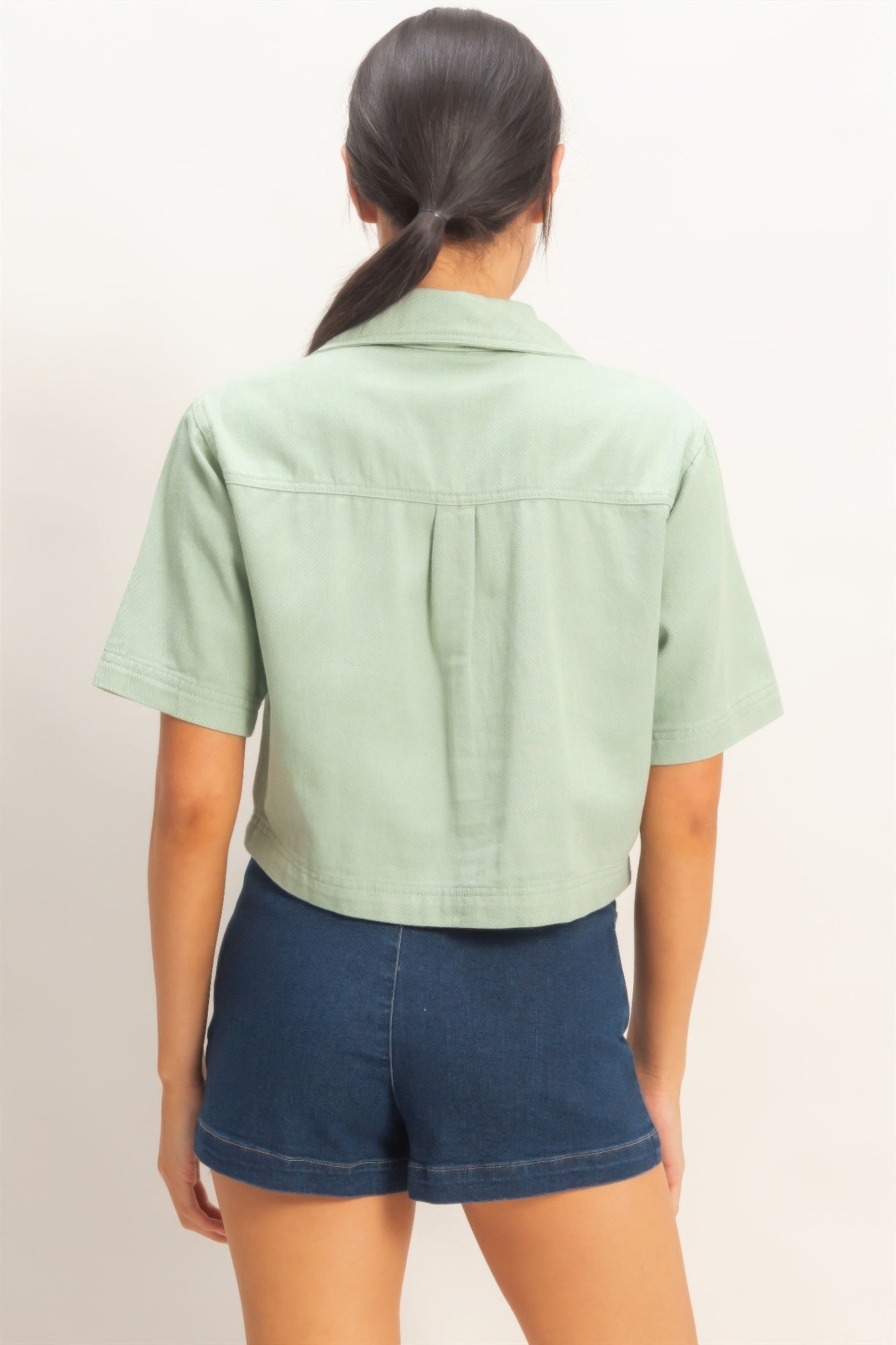 Haut femme coton vert clair manches courtes, dos structuré sans poche visible