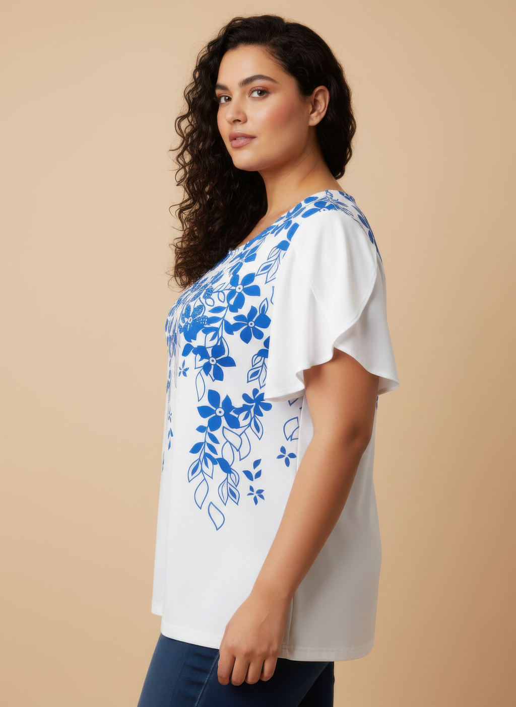 Haut femme blanc imprimé floral bleu, vue de côté, manches volantées