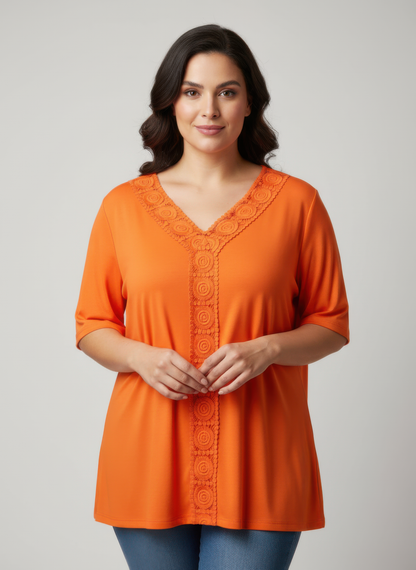 Haut en maille col V avec dentelle centrale, manches courtes, orange.