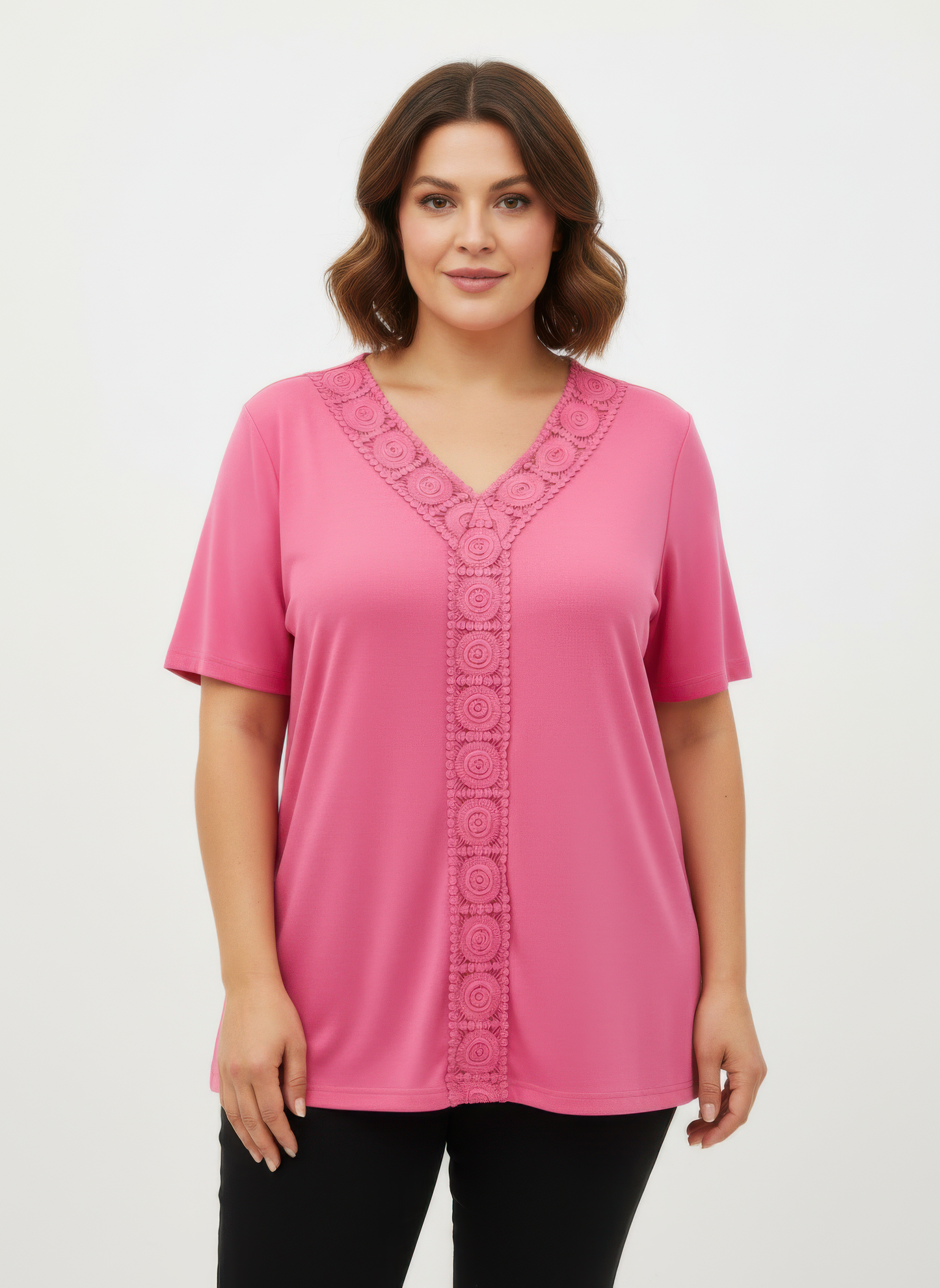 Haut en maille col V avec dentelle centrale, manches courtes, rose.