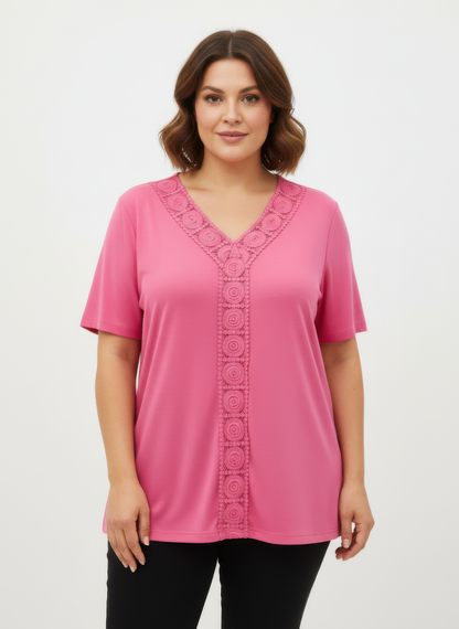 Haut en maille col V avec dentelle centrale, manches courtes, rose.