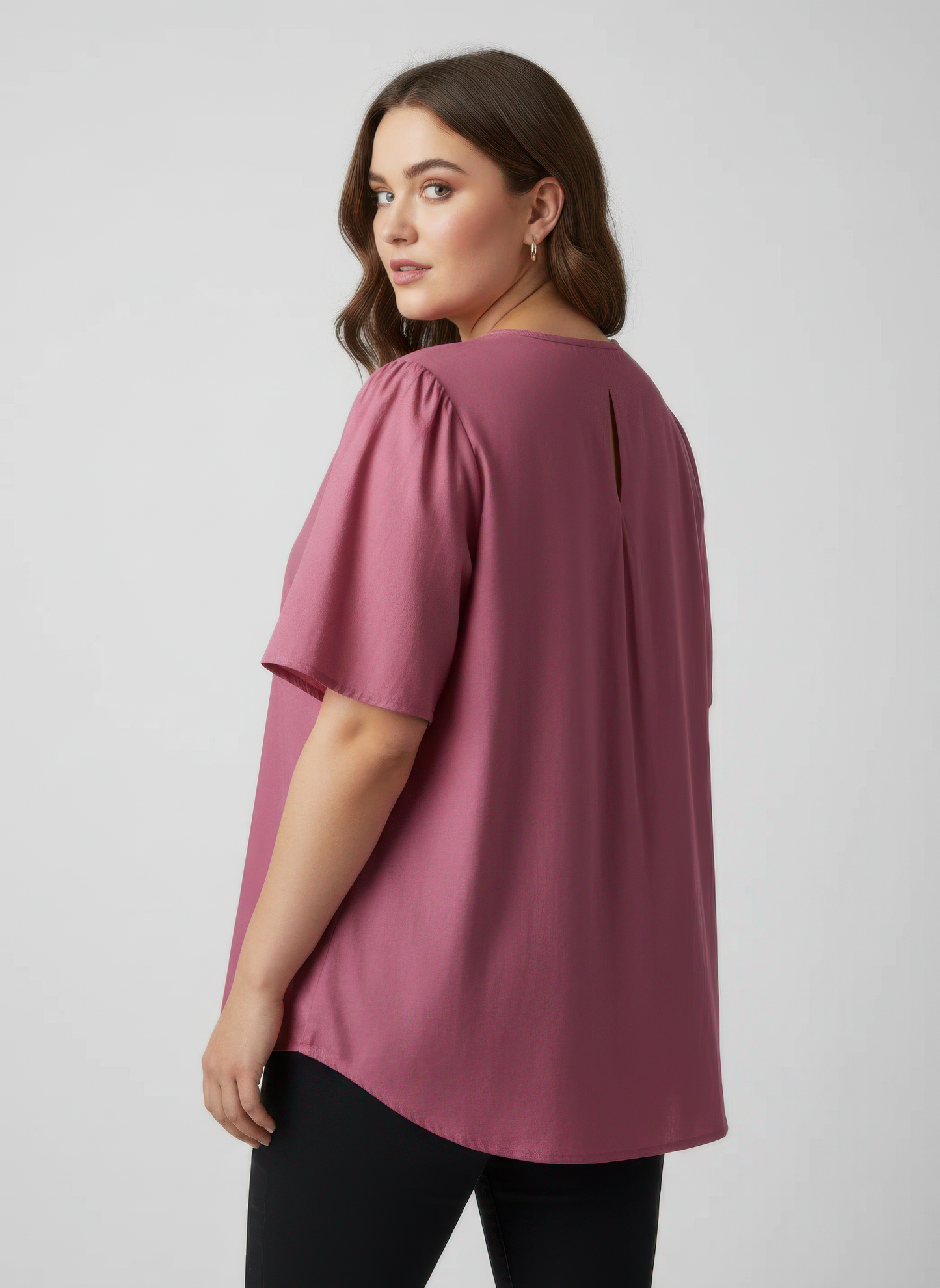 Haut femme rose foncé, vue de dos, col dentelle et manches courtes