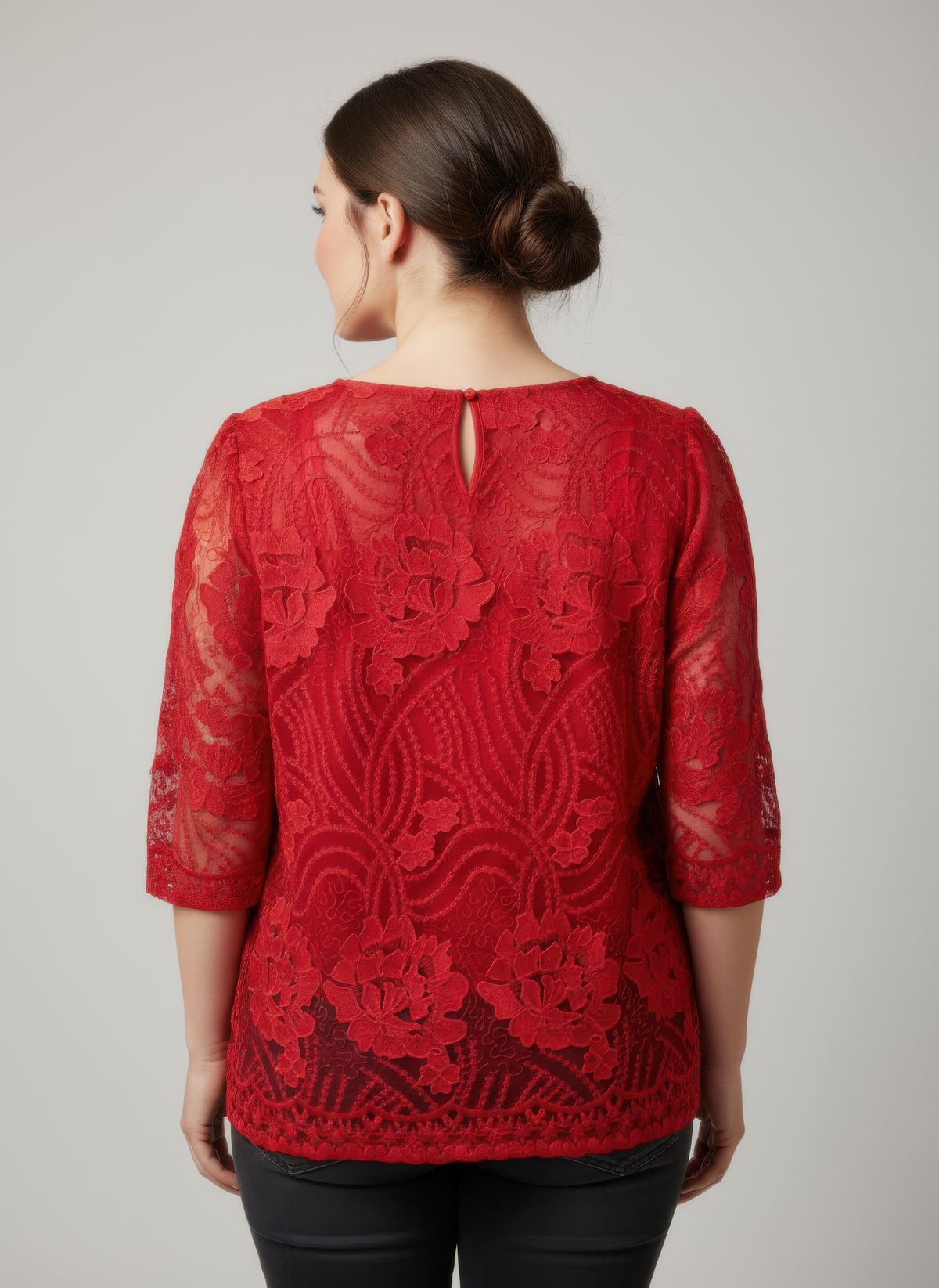 Haut en dentelle florale rouge, vue arrière, dos ajouré, manches 3/4