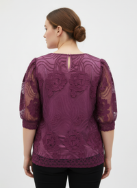 Haut en dentelle florale violette, vue arrière, dos ajouré, manches 3/4