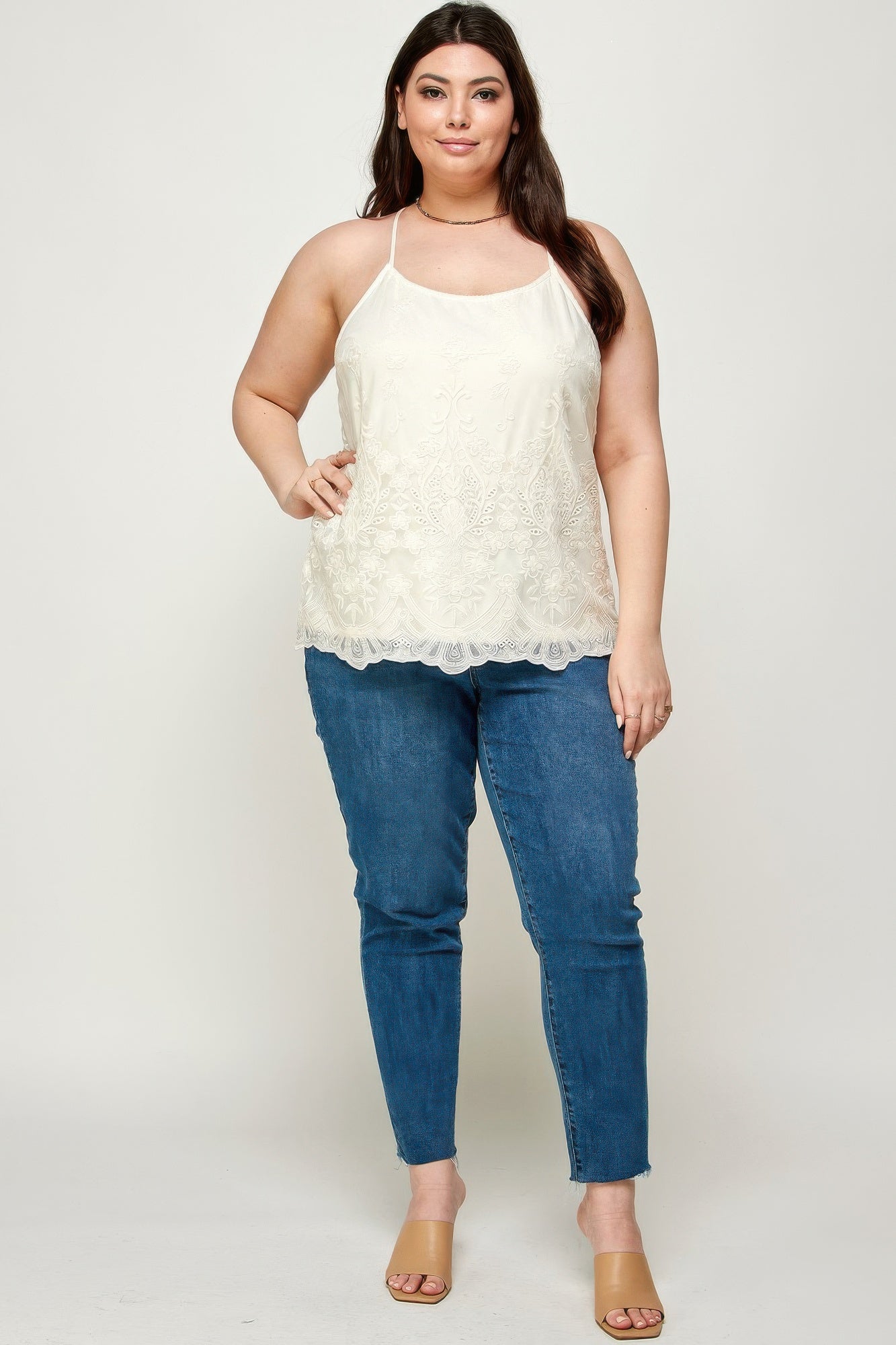 Débardeur grande taille blanc cassé brodé, sans manches, ourlet dentelle