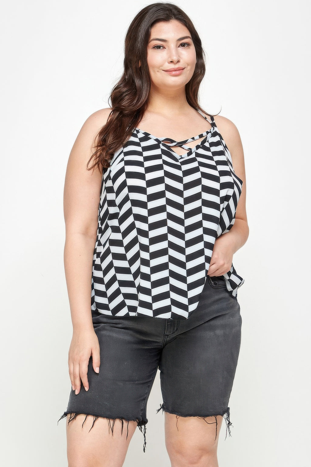 Haut débardeur femme noir et blanc à motif chevrons géométriques, bretelles nouées