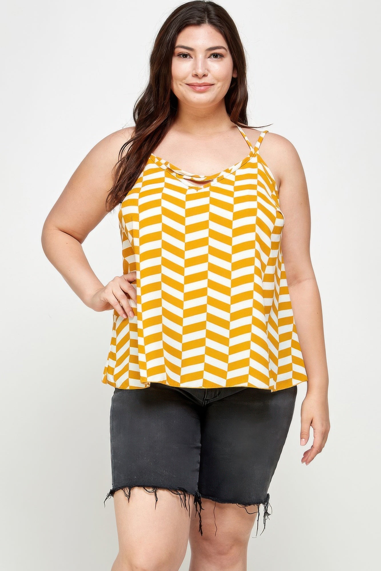 Haut débardeur femme jaune à motif chevrons géométriques, encolure carrée