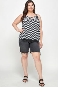 Haut grande taille à motif chevrons noir et blanc, bretelles fines