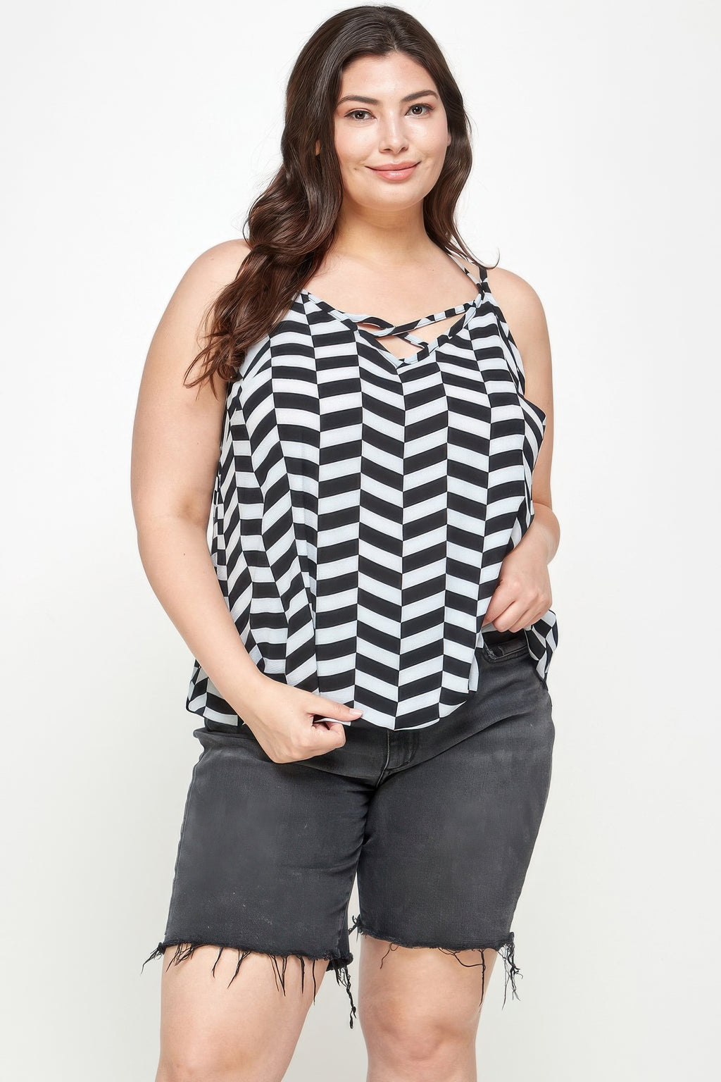 Haut sans manches motif chevrons noir et blanc, encolure carrée