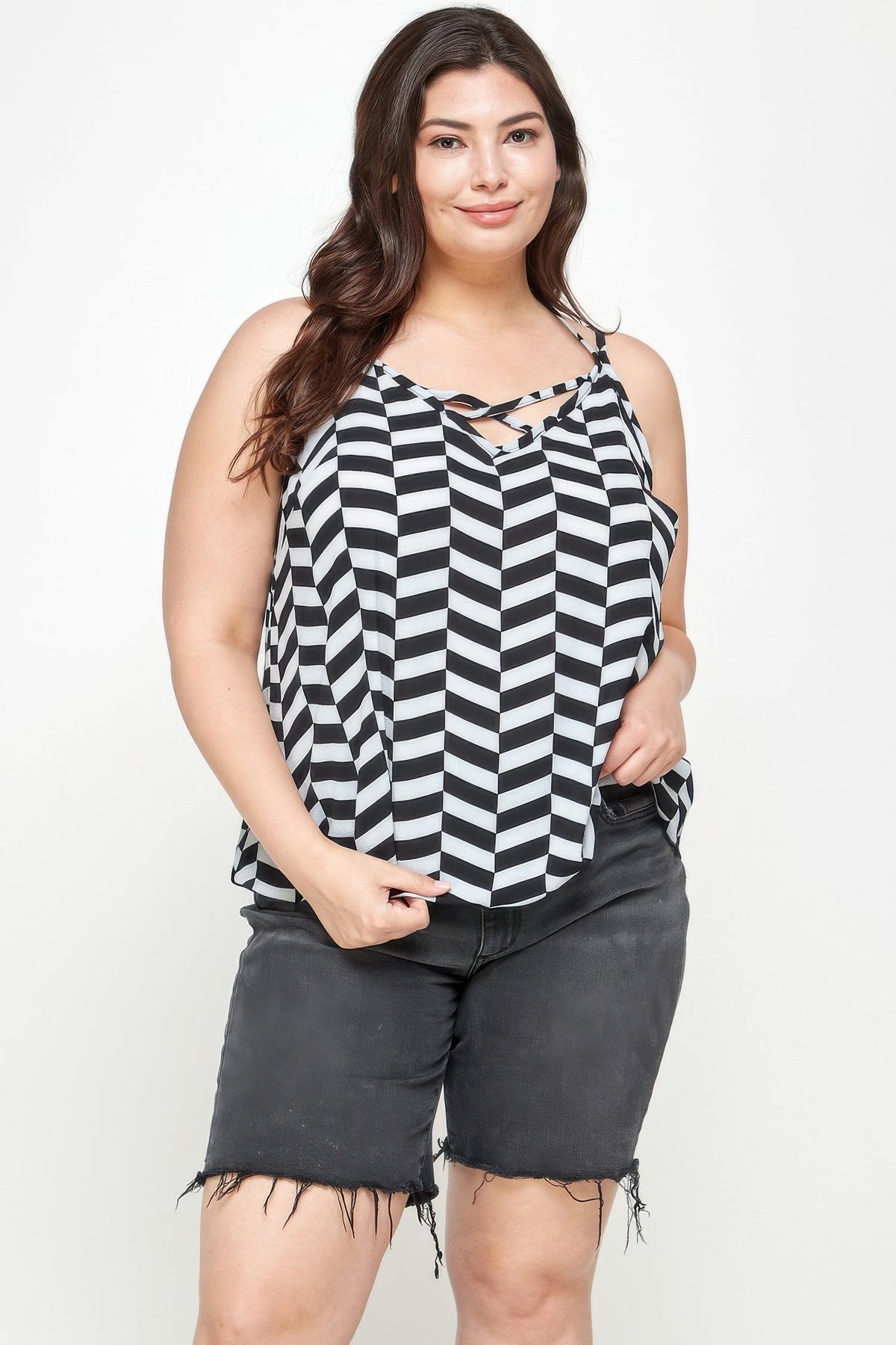 Haut sans manches motif chevrons noir et blanc, encolure carrée