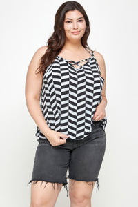 Haut sans manches motif chevrons noir et blanc, encolure carrée