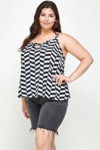 Haut grande taille à motif chevrons noir et blanc, coupe ample