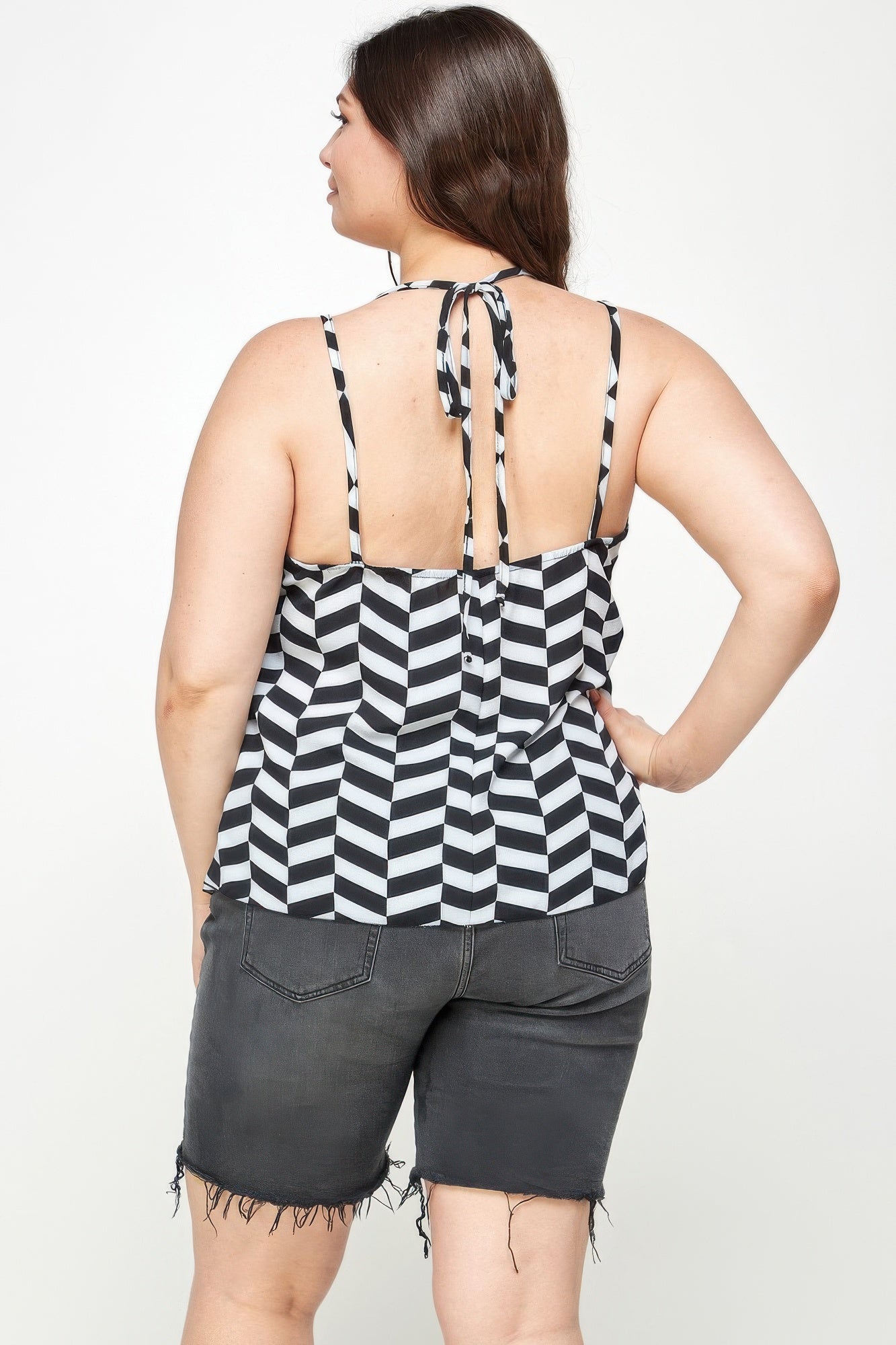 Haut dos ouvert avec liens au cou, motif chevrons noir et blanc