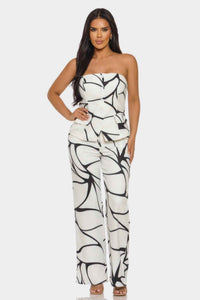 Ensemble à top bandeau et pantalon ample, imprimé abstrait noir sur fond blanc.