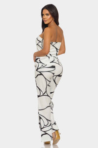 Ensemble top bandeau et pantalon taille haute, imprimé abstrait noir et blanc.