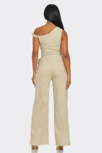 Combinaison une épaule beige, dos nu partiel et jambes larges