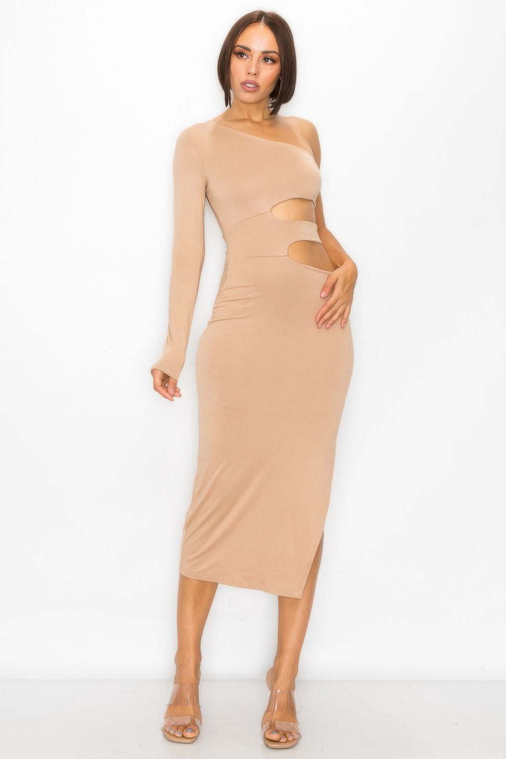 Robe midi beige à découpes buste, encolure asymétrique, fente latérale
