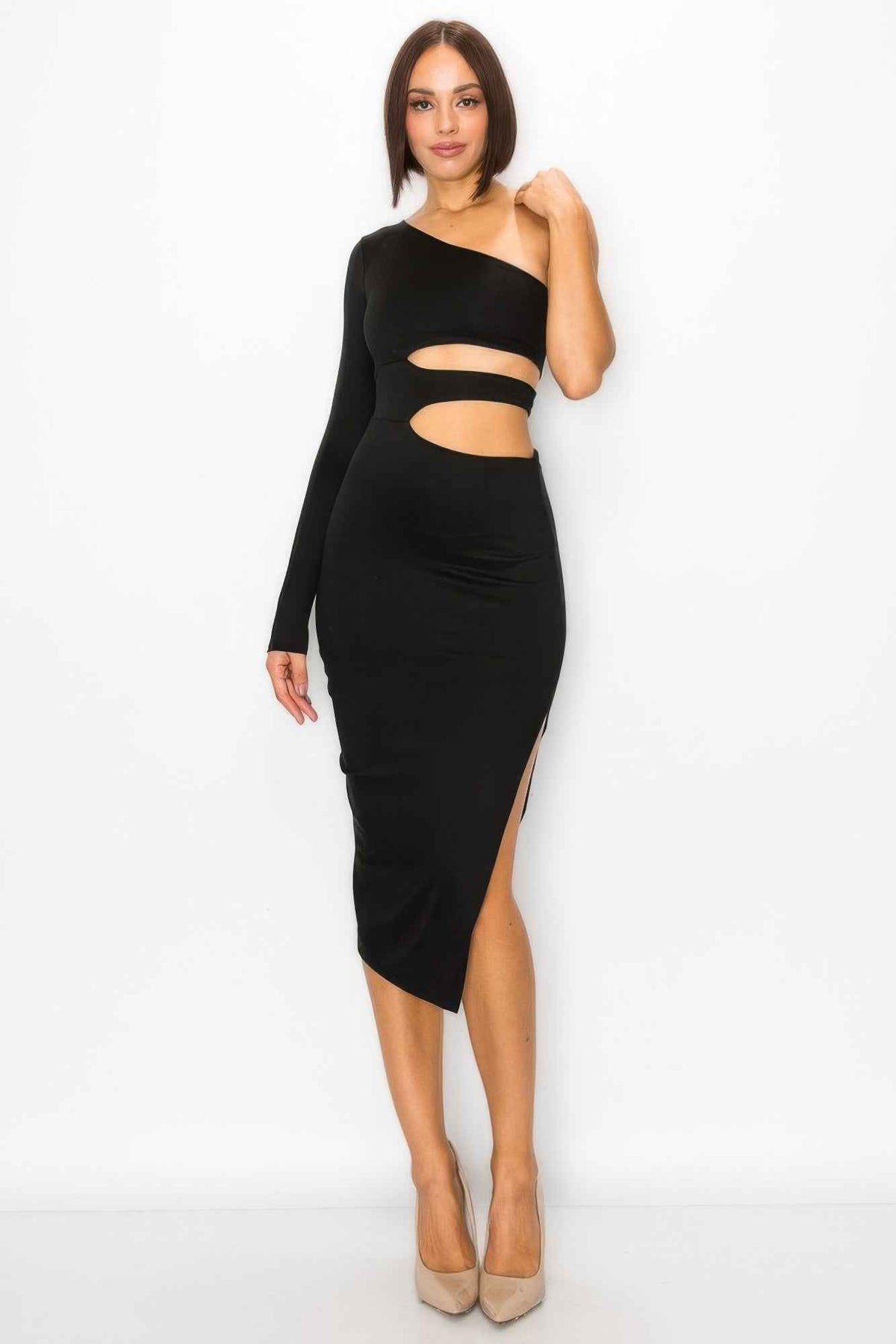 Robe midi noire à découpes à la taille et encolure asymétrique, fente sur le côté