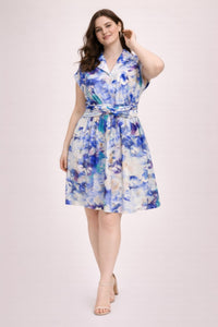 Robe chemise à fleurs bleues, col et ceinture à nouer, manches courtes, poches