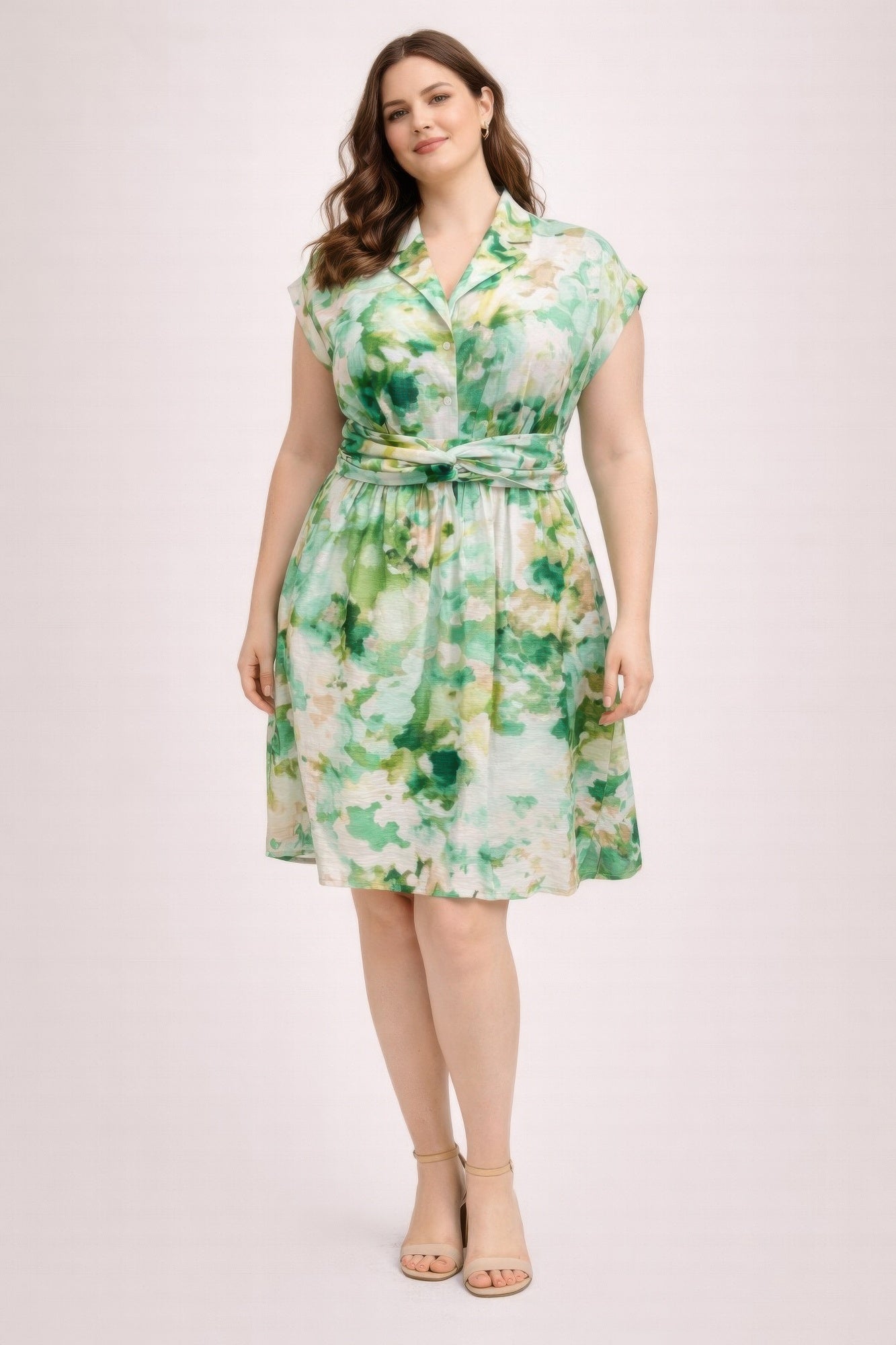 Robe chemise imprimé floral vert, col et ceinture, manches courtes, poches
