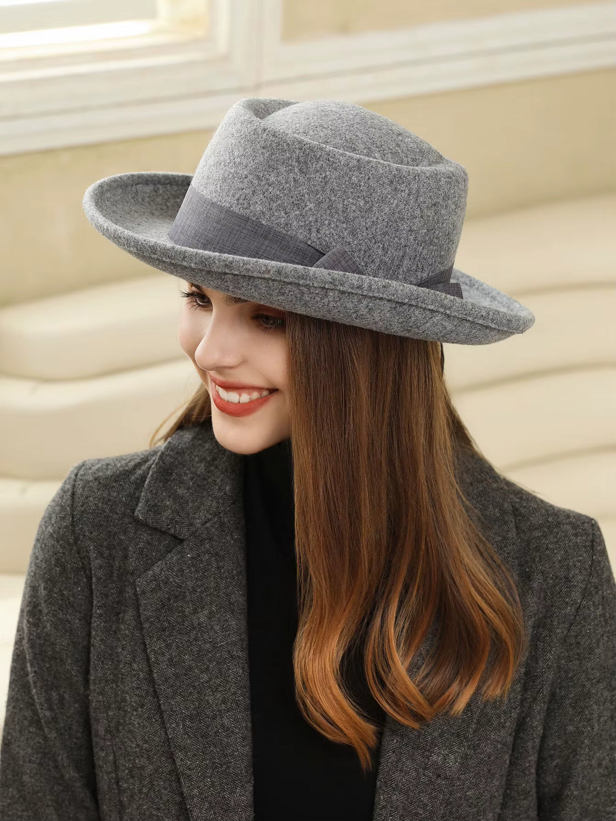 Chapeau fedora femme en feutre, bord roulé et ruban noué rétro