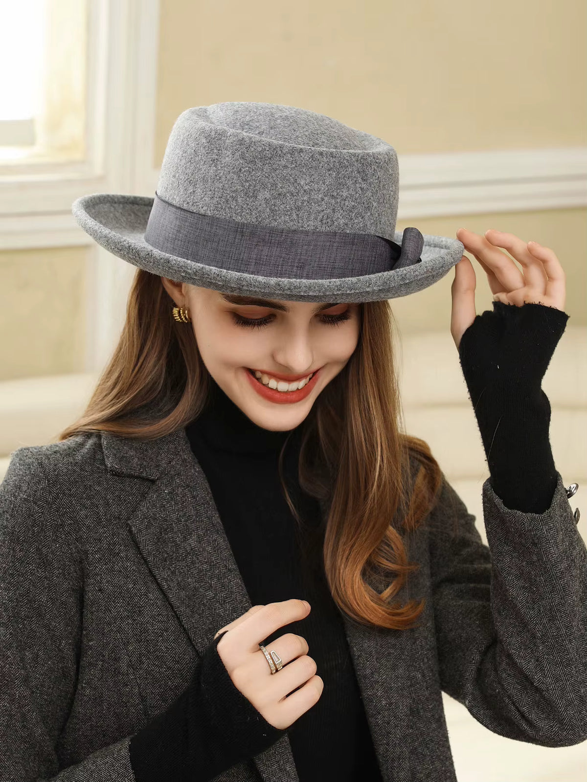 Chapeau fedora femme en feutre, bord roulé et ruban noué rétro
