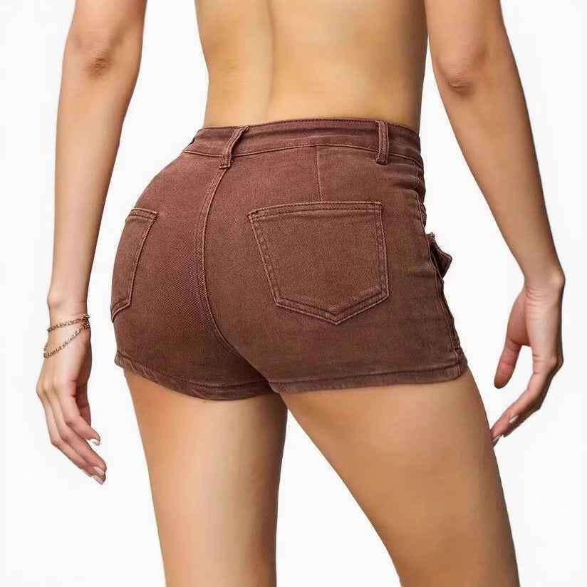 Shorts en denim marron pour femme, vue arrière avec poche arrière plaquée