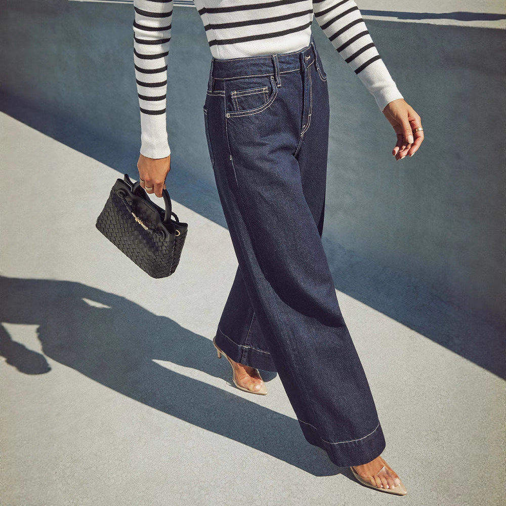 Jean taille haute bleu marine, coupe ample, passants de ceinture, surpiqûres