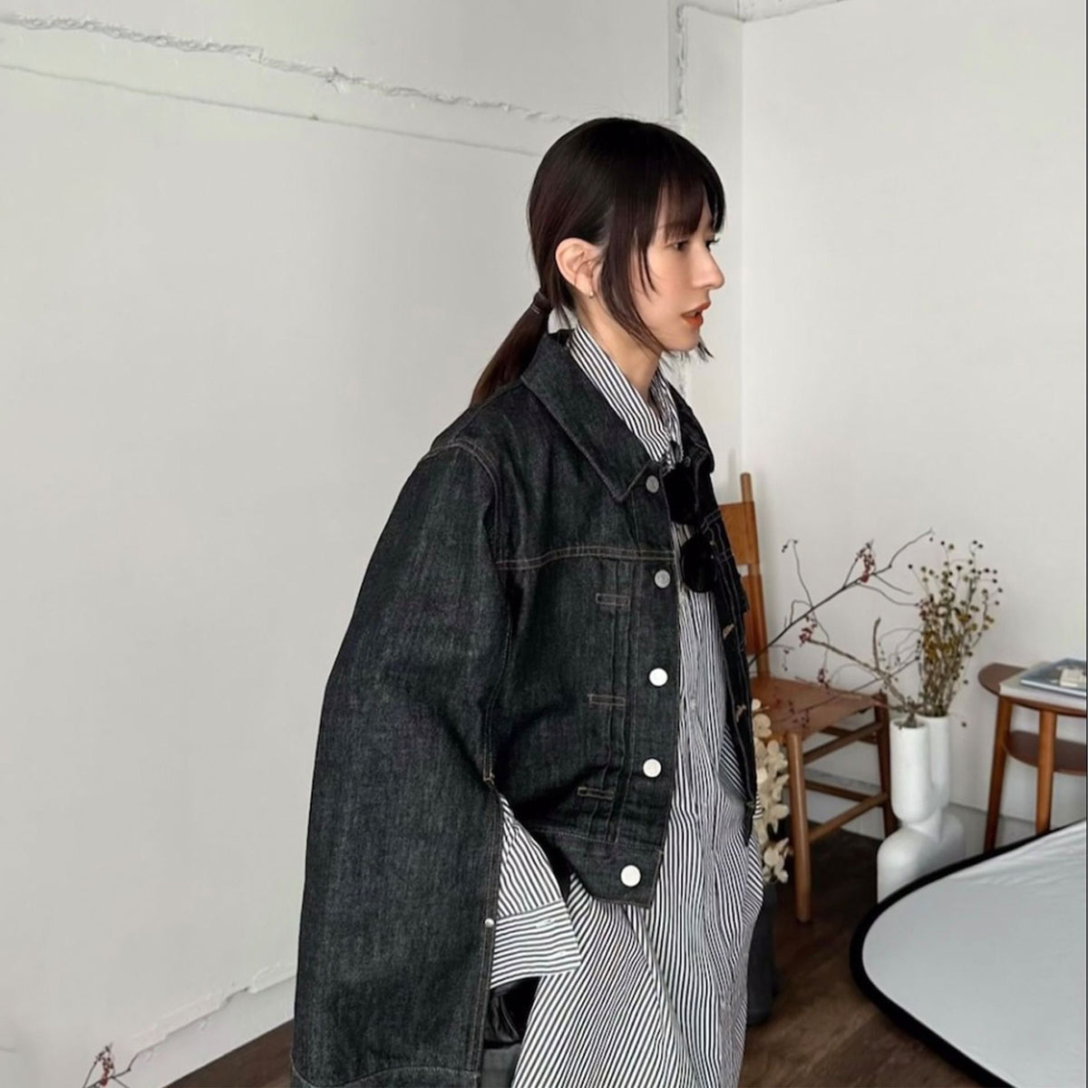 Veste en jean vintage noire pour femme, col, boutonnage, poches poitrine