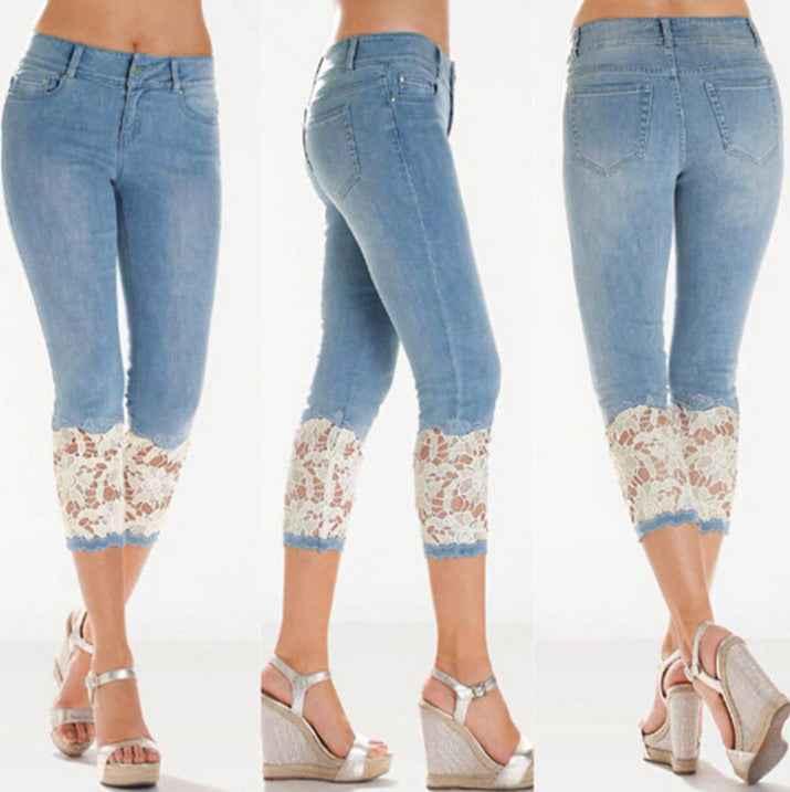 Short en denim bleu clair pour femme, longueur capri, ourlet en dentelle beige