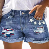 Short en jean bleu avec patch drapeaux et étoiles, fermeture à bouton