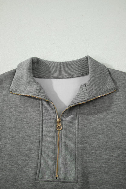 Polo zippé en maille gris pour femme: demi-zip et col côtelé