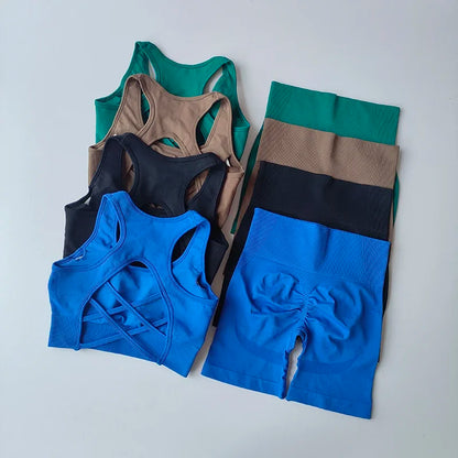 Ensemble yoga sans couture multicolore : brassière à croisillons et short taille haute.
