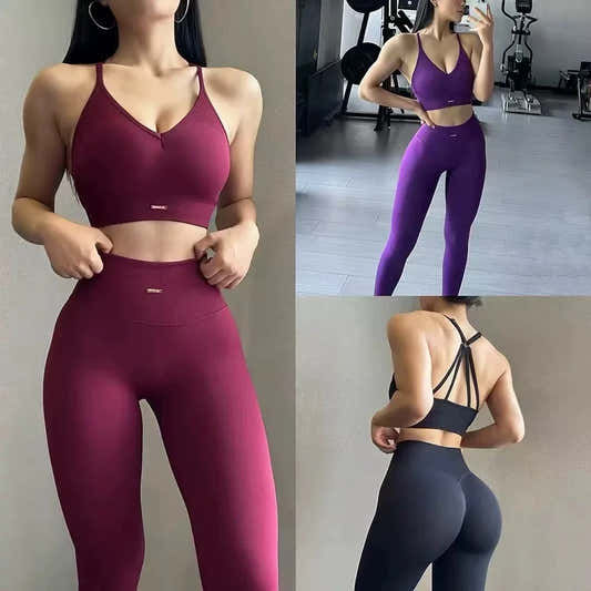 Ensemble sport femme : brassière bordeaux à bretelles et leggings taille haute assortis.