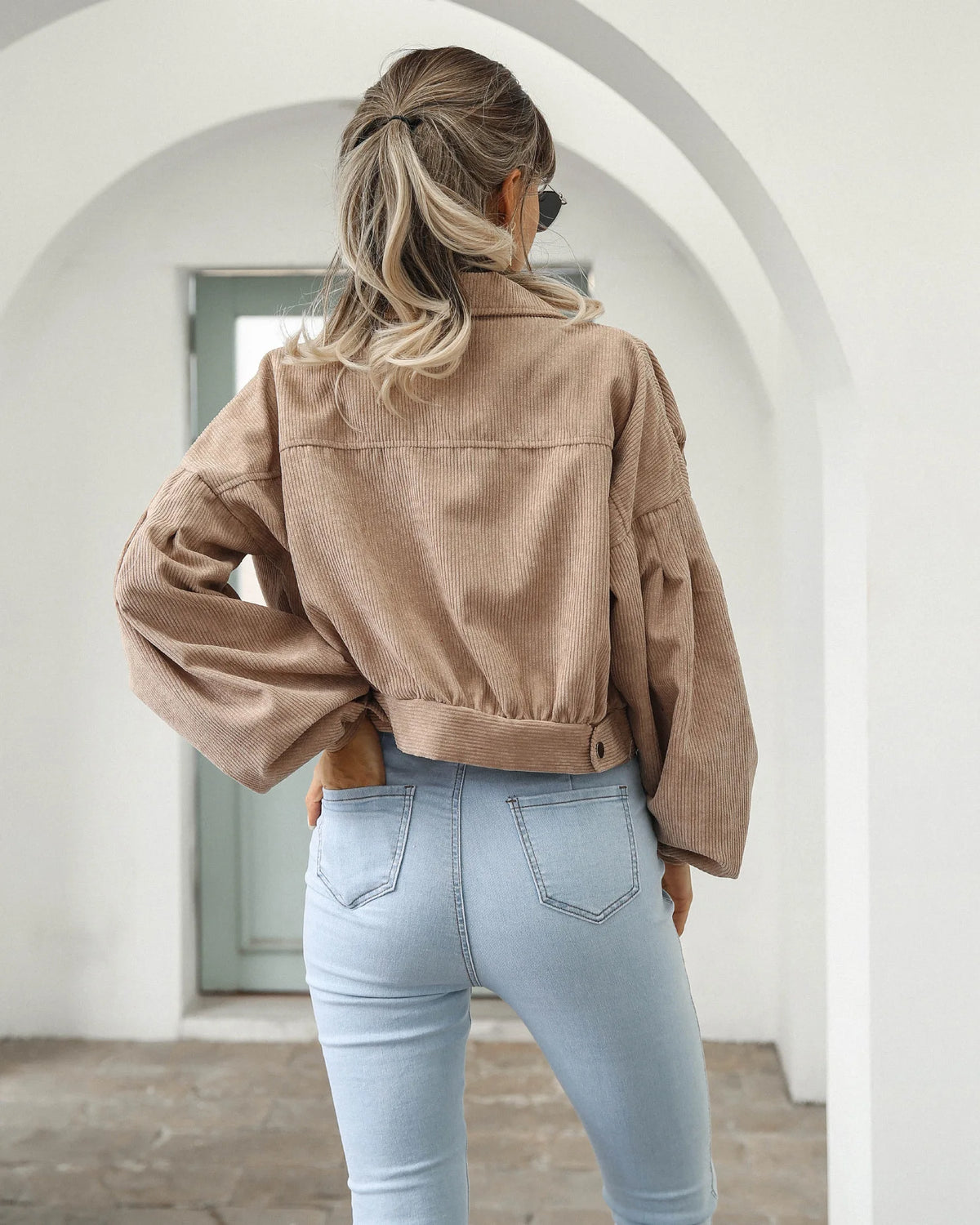 Veste courte en velours côtelé femme, manches lanterne et simple boutonnage