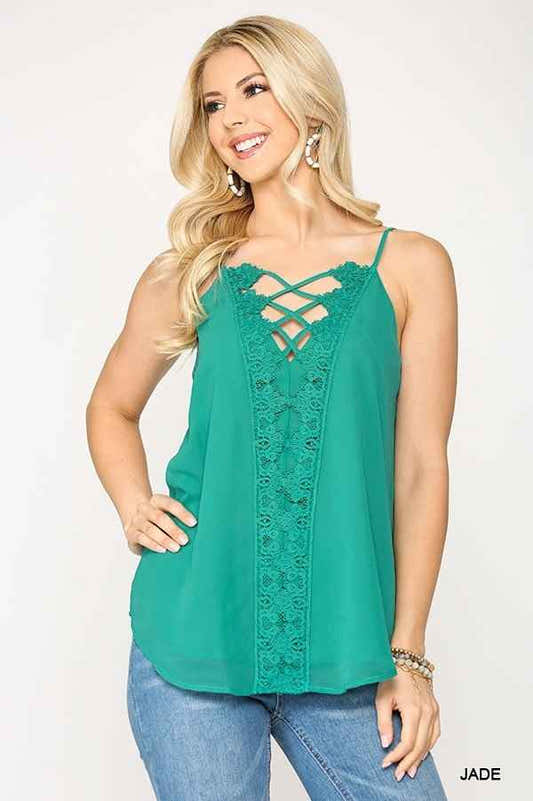 Top femme vert émeraude, décolleté V plongeant, bretelles croisées et dentelle